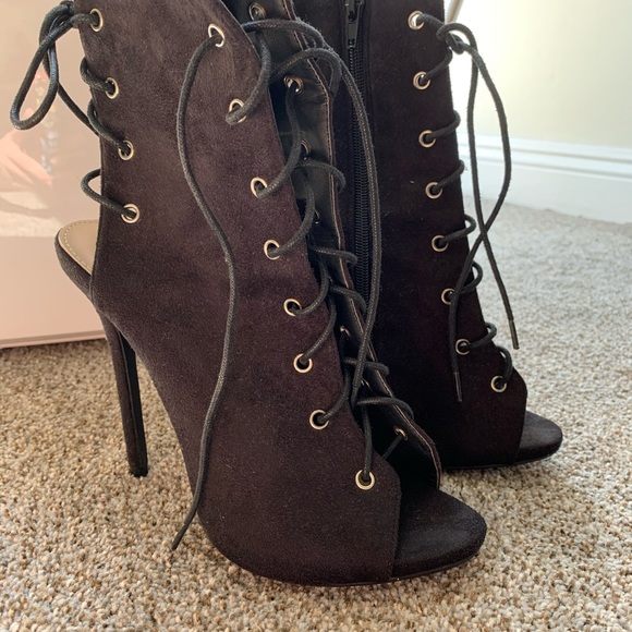 Black lace up heels - Picture 2 of 4